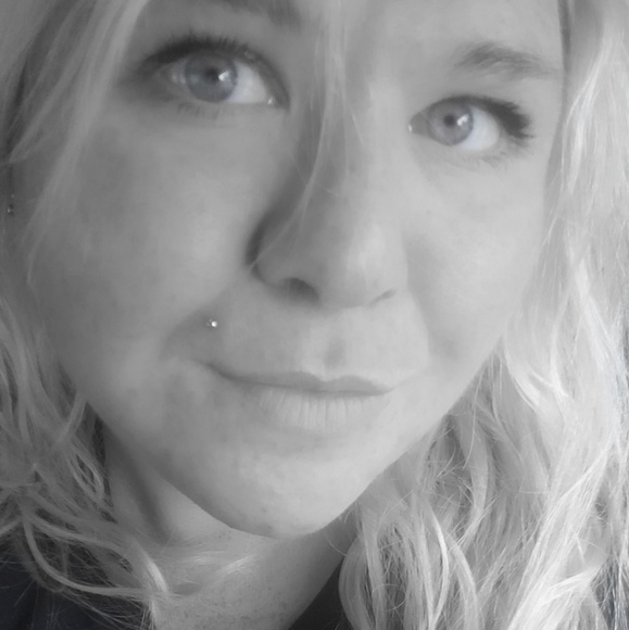 Meet your Posher, Whitney - Picture 2 of 2